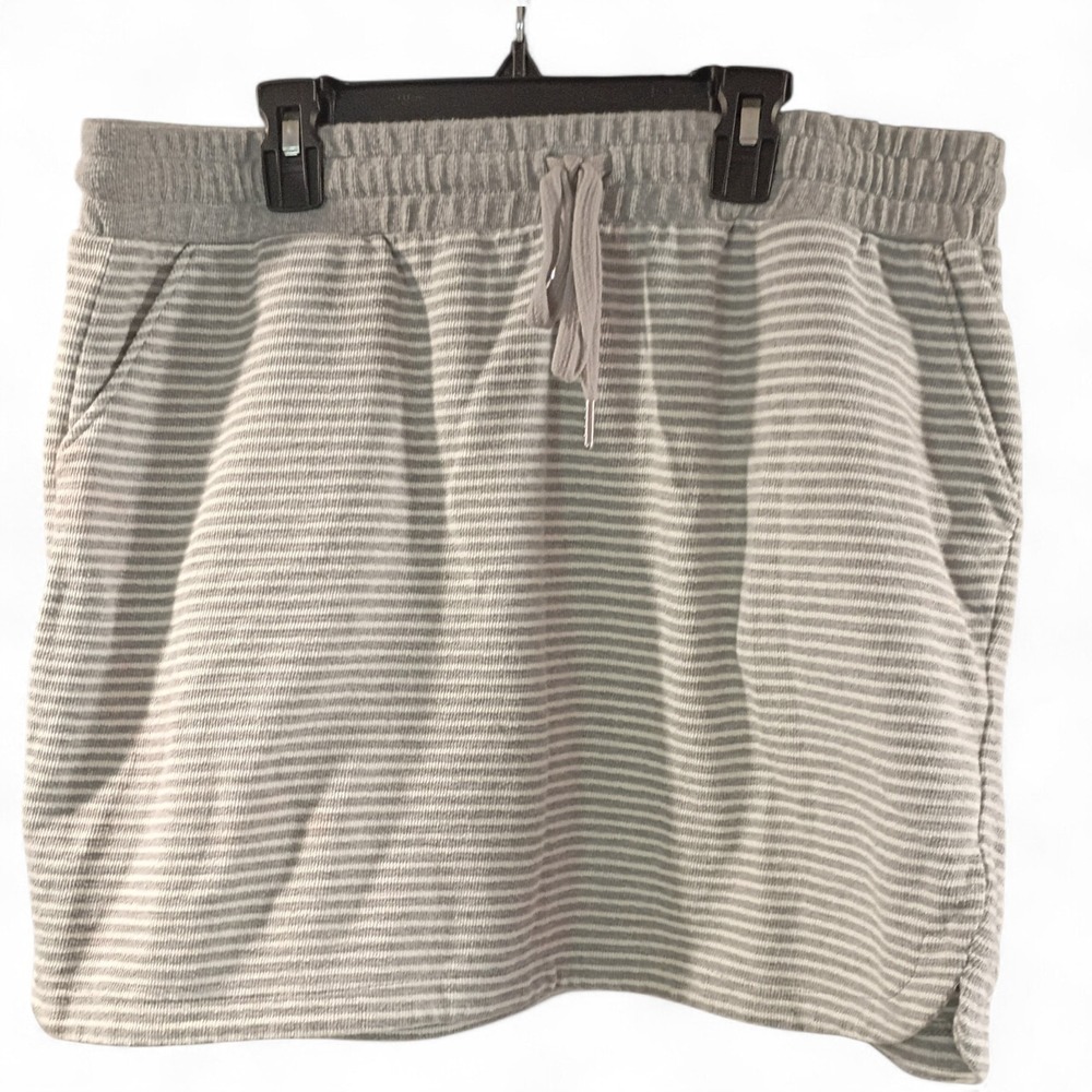 Maurices Women's Size Large Gray and White Striped Soft Knit Mini Skirt‎ EUC